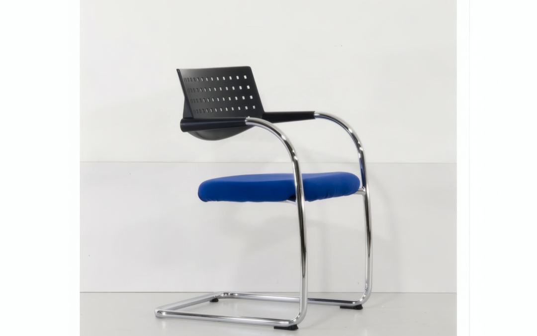120500216_konferenzstuhl-freischwinger-vitra-visavis-schwarz-blau-chrom-metall-stoff-kunststoff-1_4x3-Upscale
