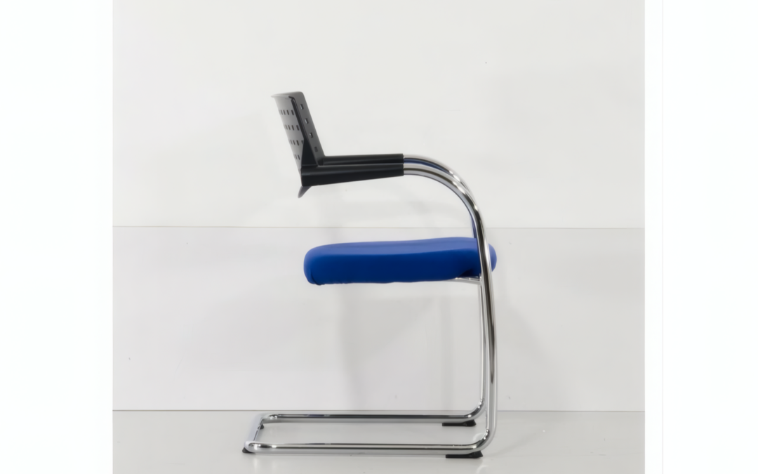 120500216_konferenzstuhl-freischwinger-vitra-visavis-schwarz-blau-chrom-metall-stoff-kunststoff-2_4x3-Upscale