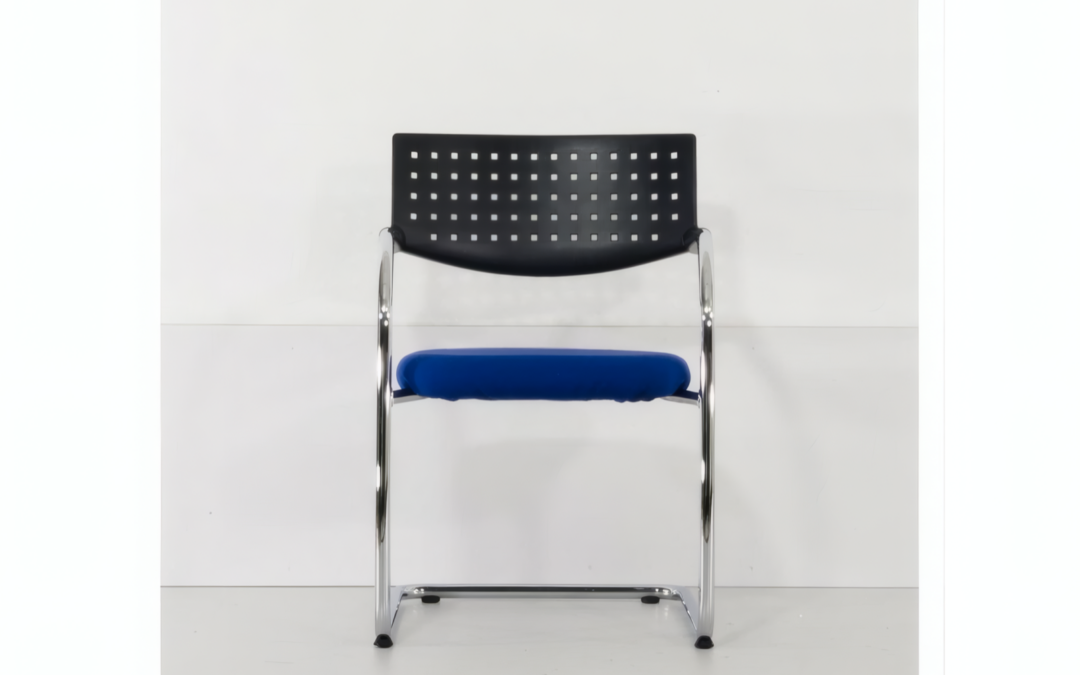 120500216_konferenzstuhl-freischwinger-vitra-visavis-schwarz-blau-chrom-metall-stoff-kunststoff-7_4x3-Upscale
