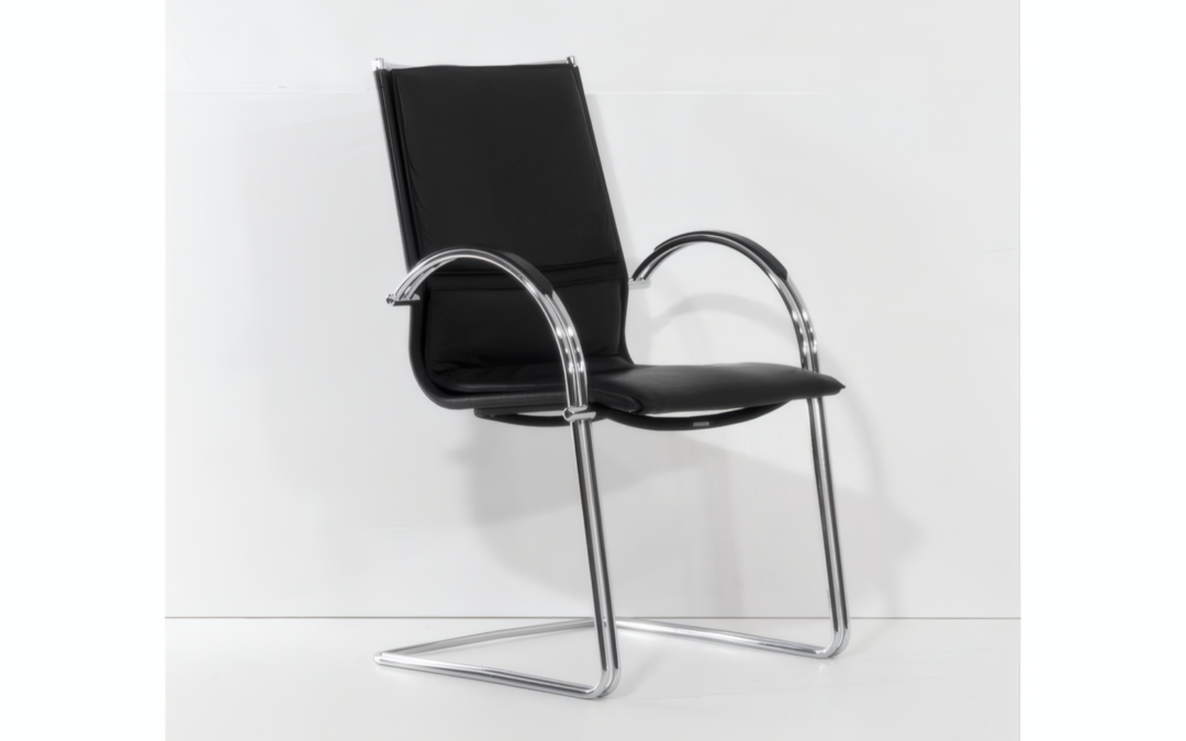 130100947_konferenzstuhl-freischwinger-walter-knoll-slim-line-59x87x55cm-schwarz-chrom-leder-metall-1_4x3-Upscale
