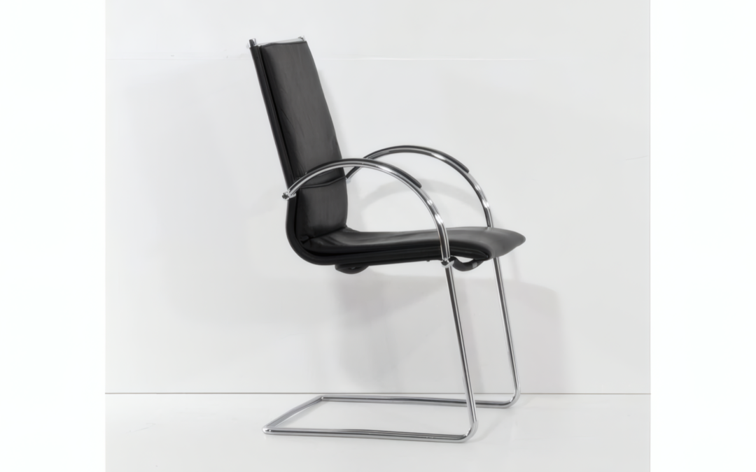 130100947_konferenzstuhl-freischwinger-walter-knoll-slim-line-59x87x55cm-schwarz-chrom-leder-metall-2_4x3-Upscale