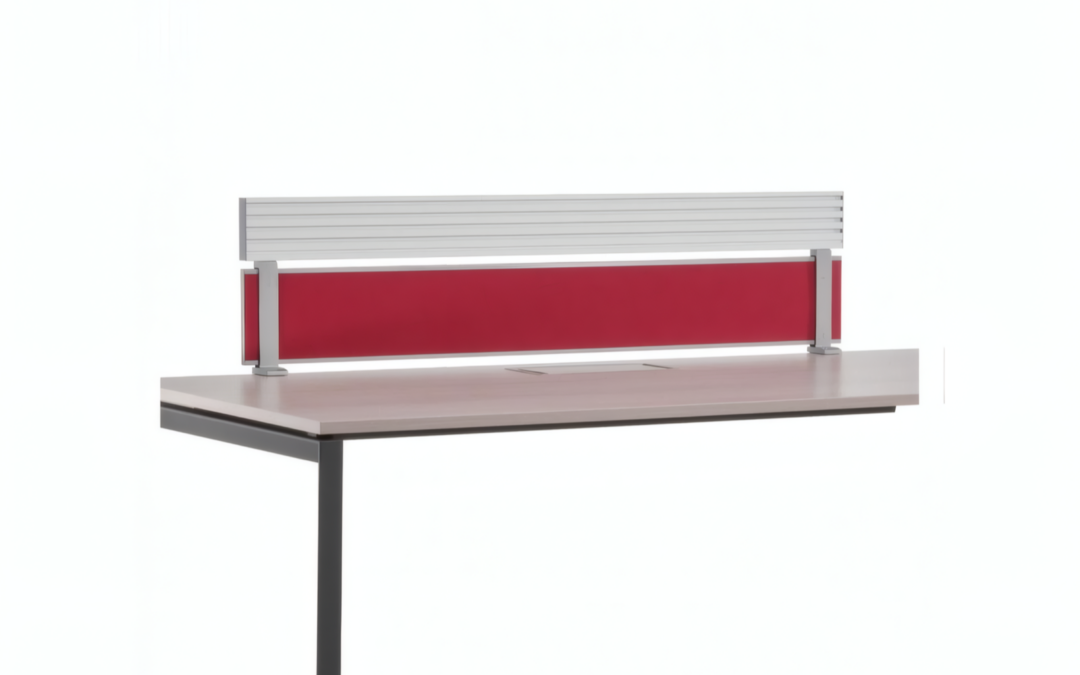 200205679_trennwand-steelcase-p-rail-160x47x4cm-rot-aluminium-stoff-1_4x3-Upscale