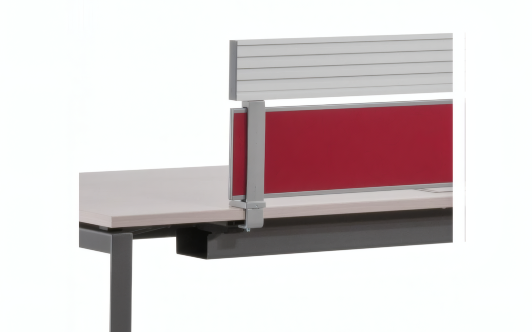 200205679_trennwand-steelcase-p-rail-160x47x4cm-rot-aluminium-stoff-3_4x3-Upscale