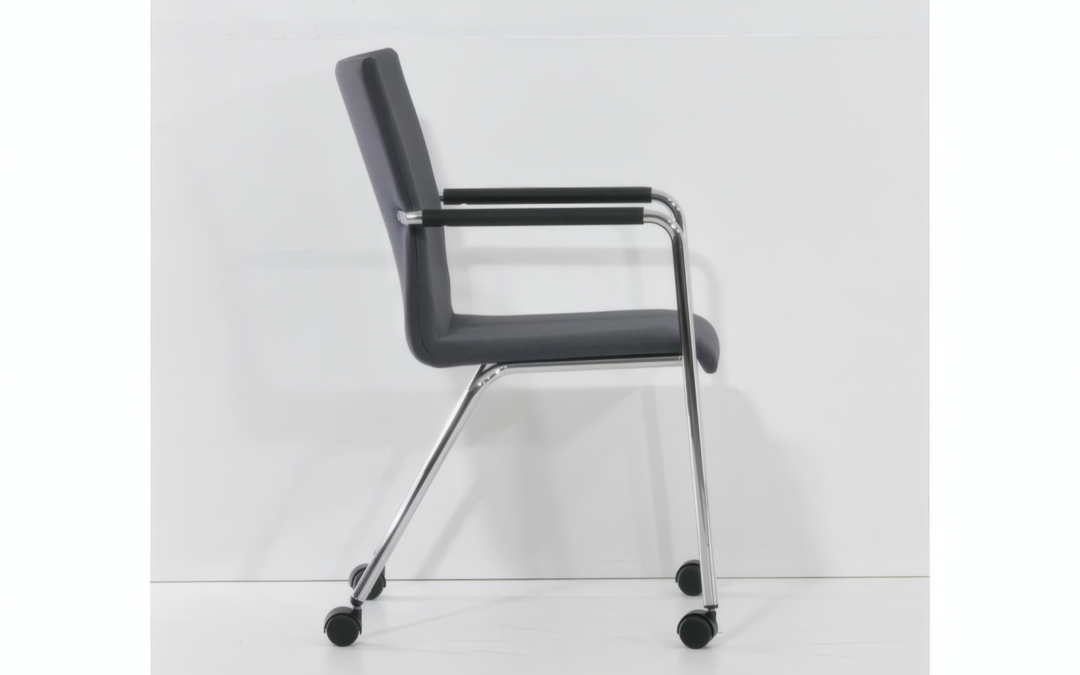 240307746_konferenzstuhl-rollbar-dauphin-rollbar-schwarz-grau-chrom-stoff-kunststoff-1_4x3-Upscale