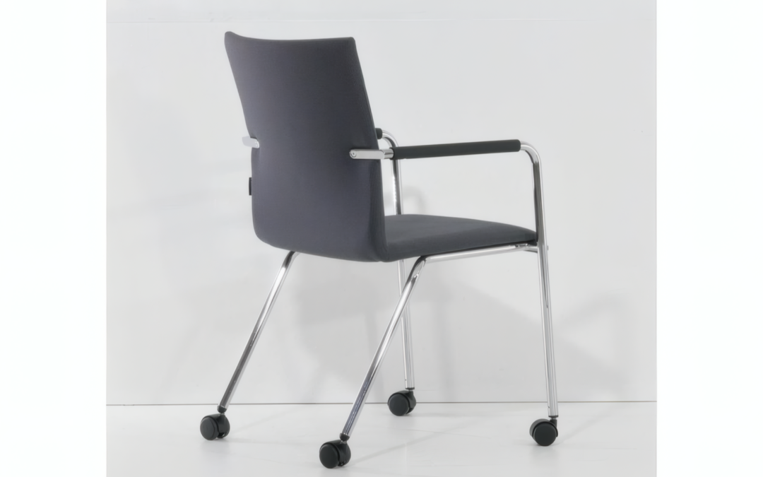 240307746_konferenzstuhl-rollbar-dauphin-rollbar-schwarz-grau-chrom-stoff-kunststoff-2_4x3-Upscale
