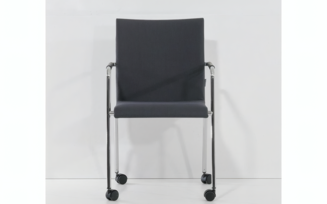 240307746_konferenzstuhl-rollbar-dauphin-rollbar-schwarz-grau-chrom-stoff-kunststoff-3_4x3-Upscale