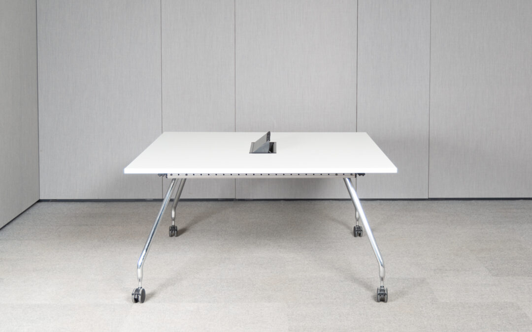 260708456-vitra-ad-hoc-konferenztisch-140×140-perlweiss-chrom-rollbar-4