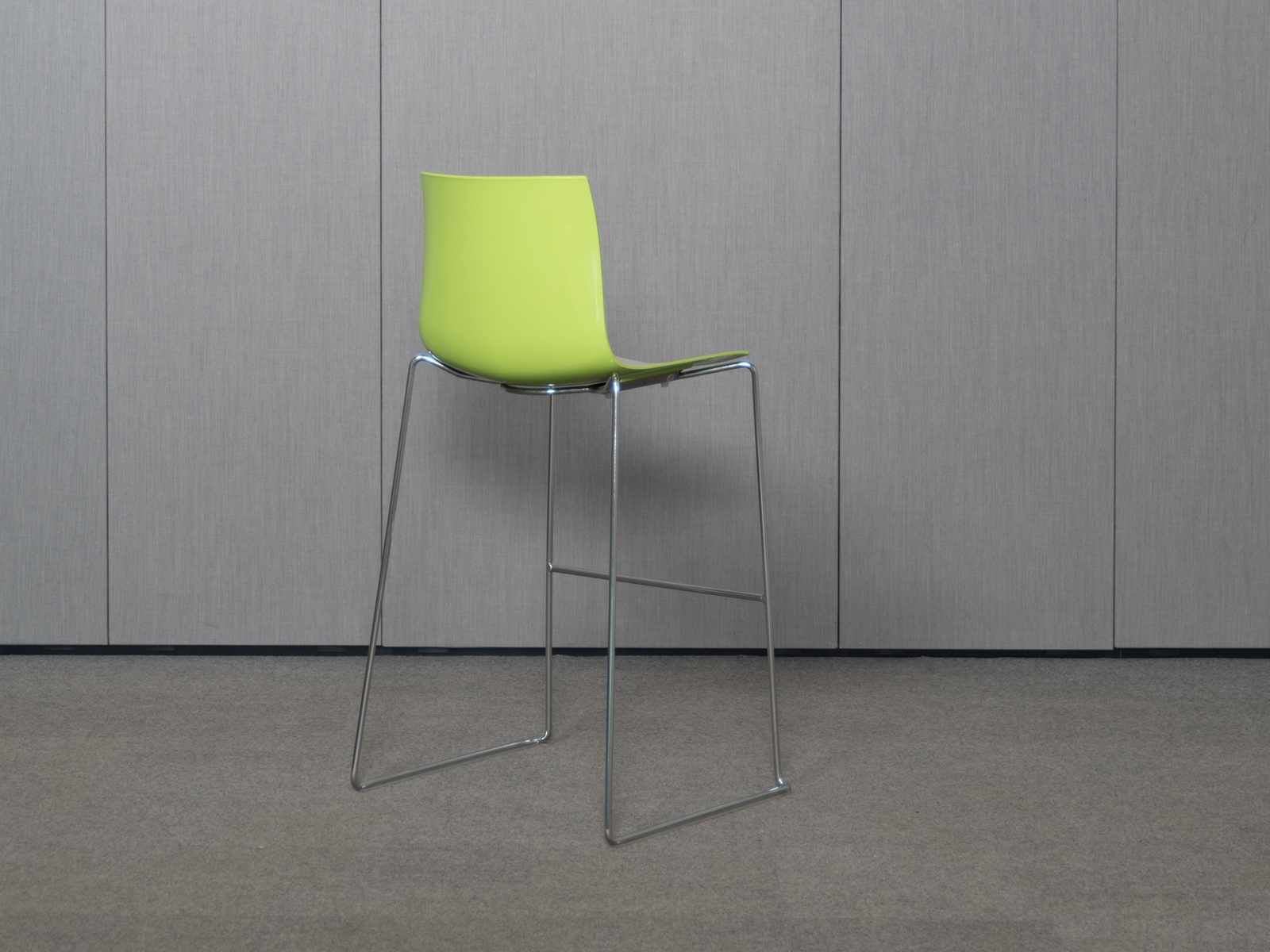 Arper Catifa 46 Barhocker Weiß Grün Chrom – Bild 5