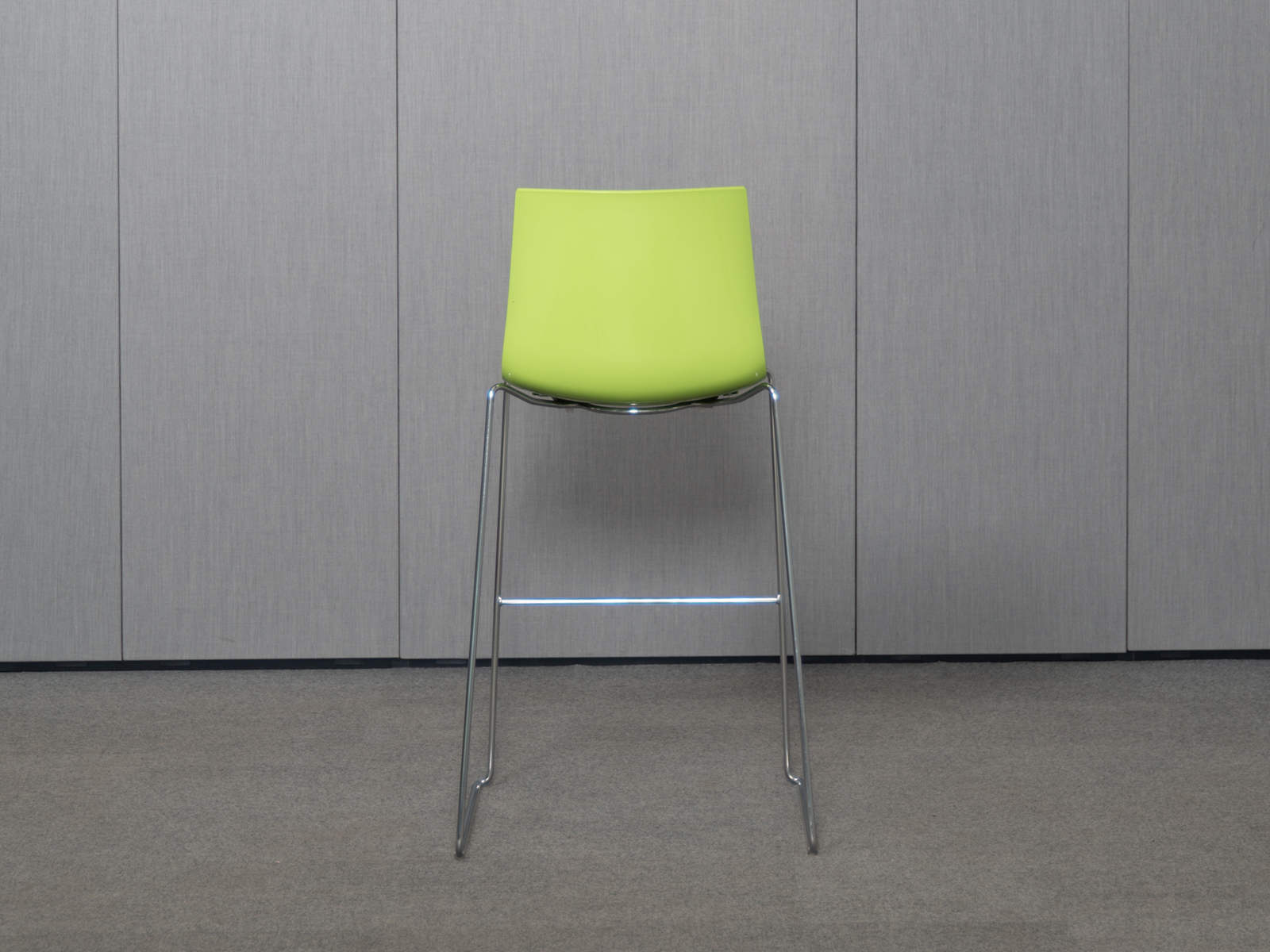 Arper Catifa 46 Barhocker Weiß Grün Chrom – Bild 6