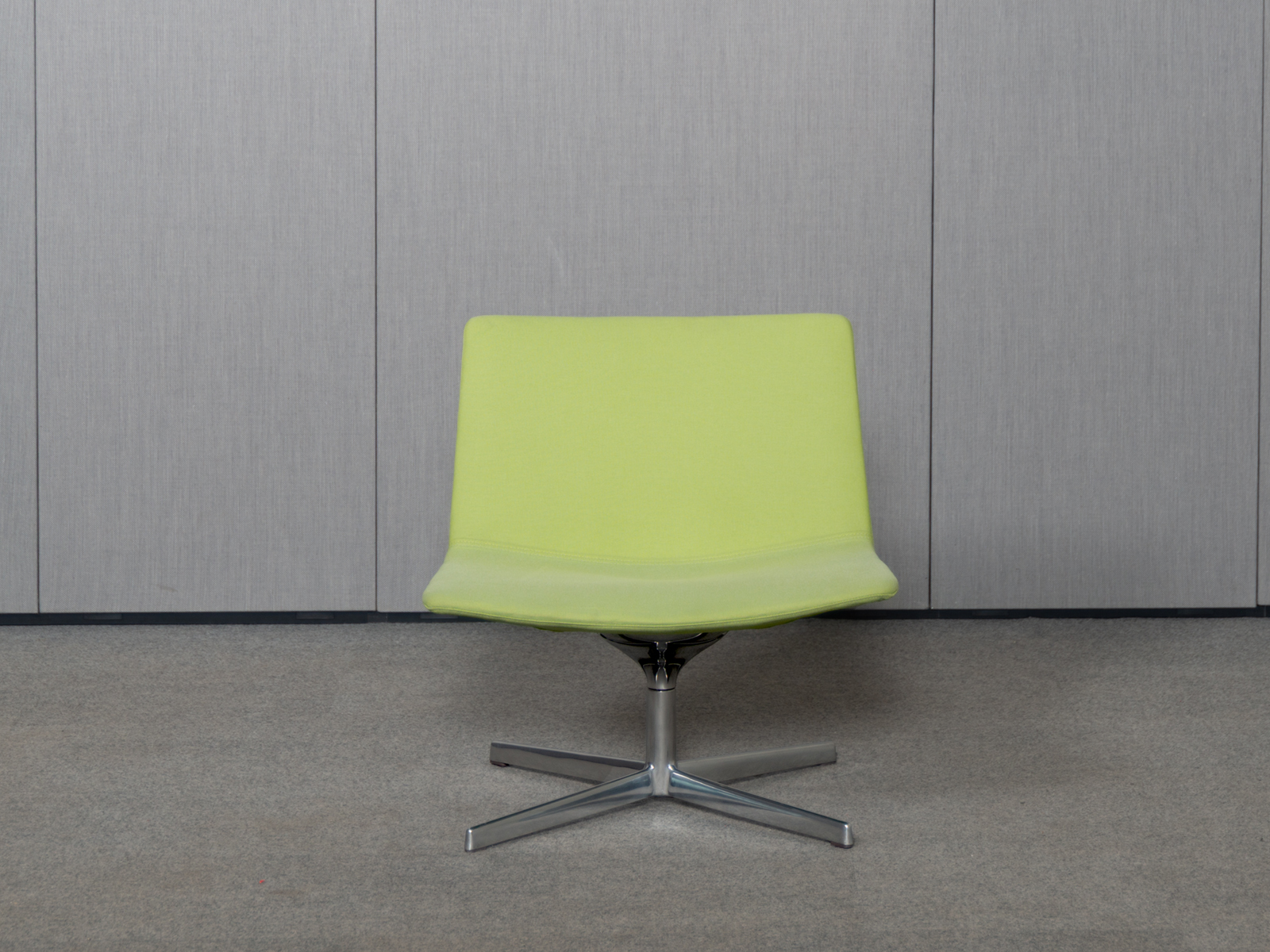 ARPER Catifa 80 Loungesessel, drehbar, Grün, Aluminium poliert – Bild 2
