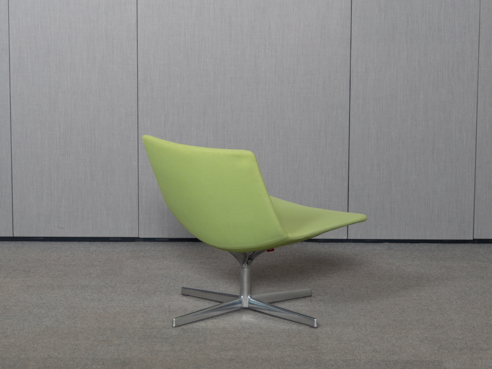 ARPER Catifa 80 Loungesessel, drehbar, Grün, Aluminium poliert – Bild 5