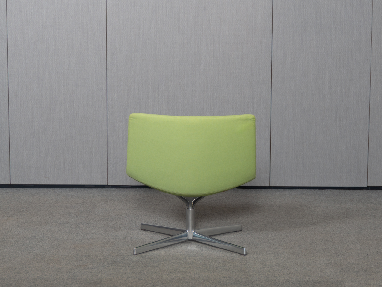 ARPER Catifa 80 Loungesessel, drehbar, Grün, Aluminium poliert – Bild 6
