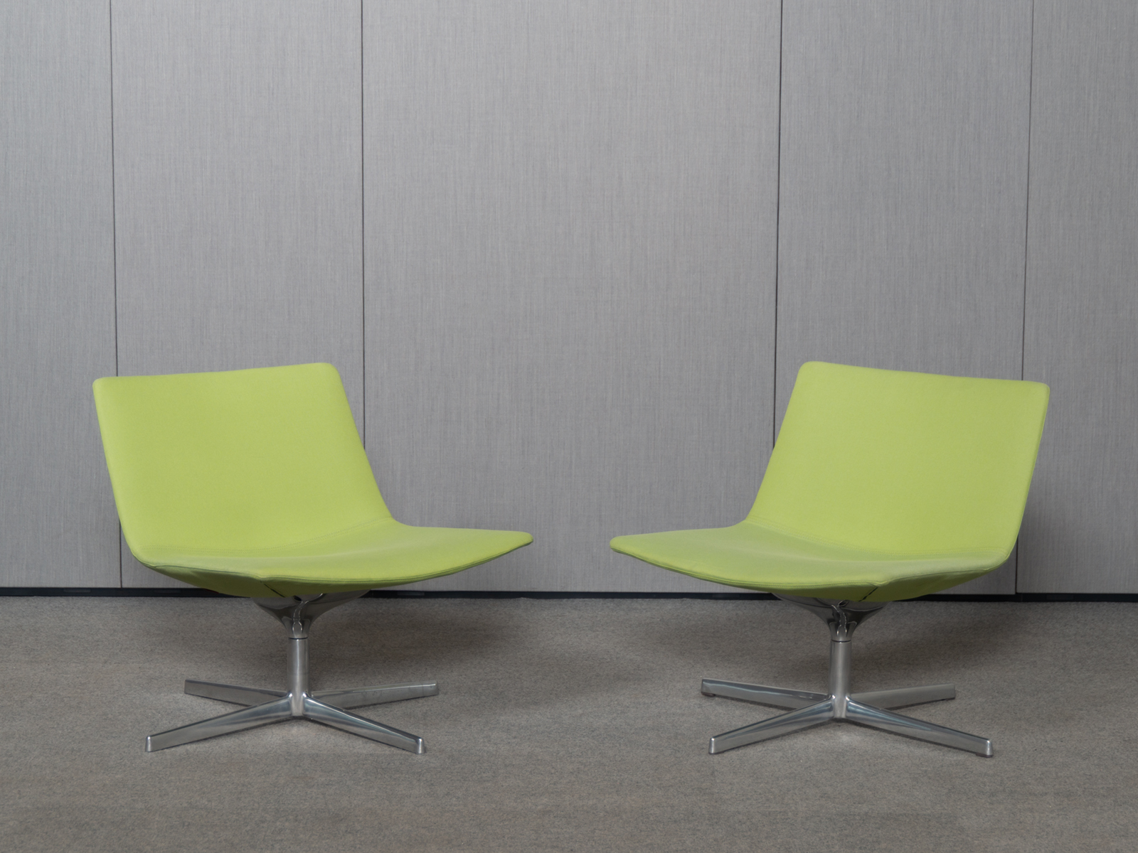 ARPER Catifa 80 Loungesessel, drehbar, Grün, Aluminium poliert – Bild 7