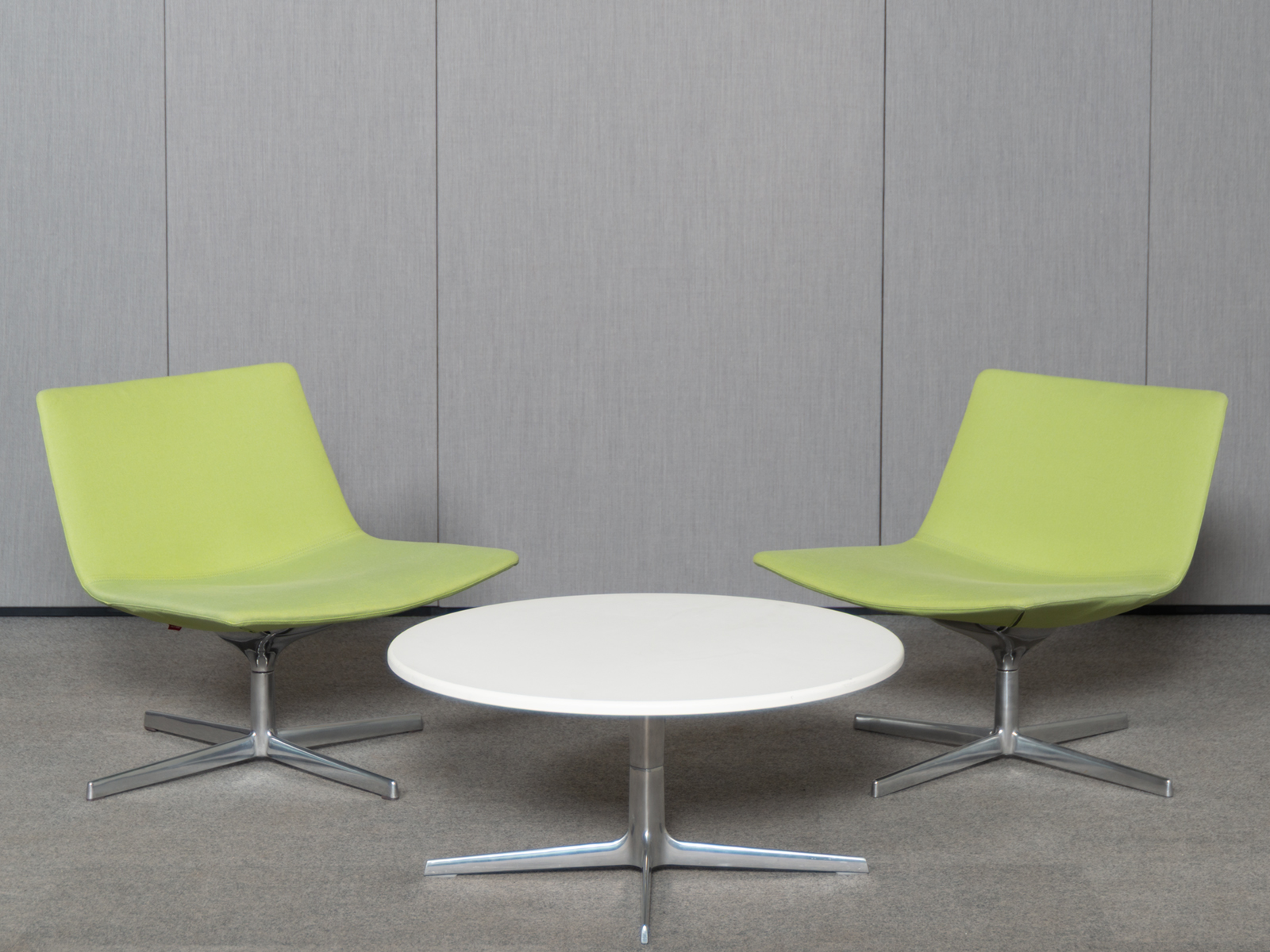ARPER Catifa 80 Loungesessel, drehbar, Grün, Aluminium poliert – Bild 8